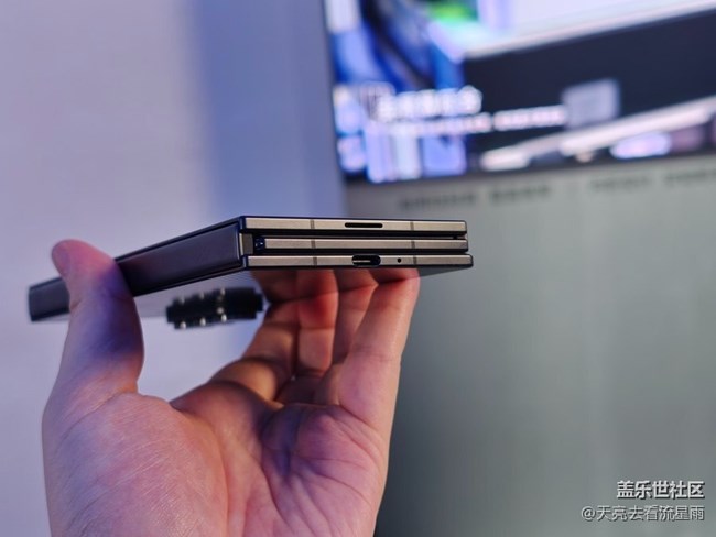 【Galaxy Z TriFold晒单】买不起也可以摸一把