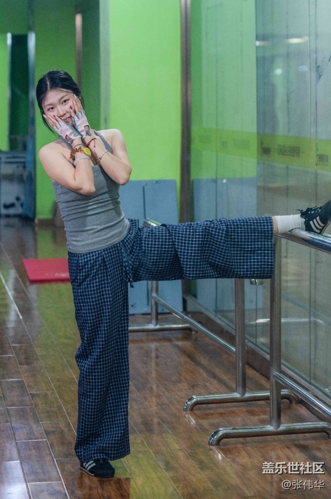 送给爱健身的漂亮妹妹一台三星S26 Ultra，防窥功能的强大才是对她最好的保护