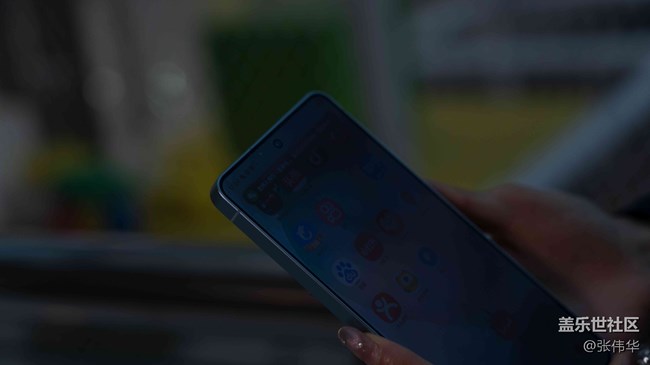 送给爱健身的漂亮妹妹一台三星S26 Ultra，防窥功能的强大才是对她最好的保护