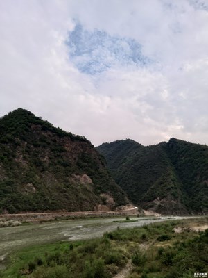 【假日丽影】+青山一道同云雨