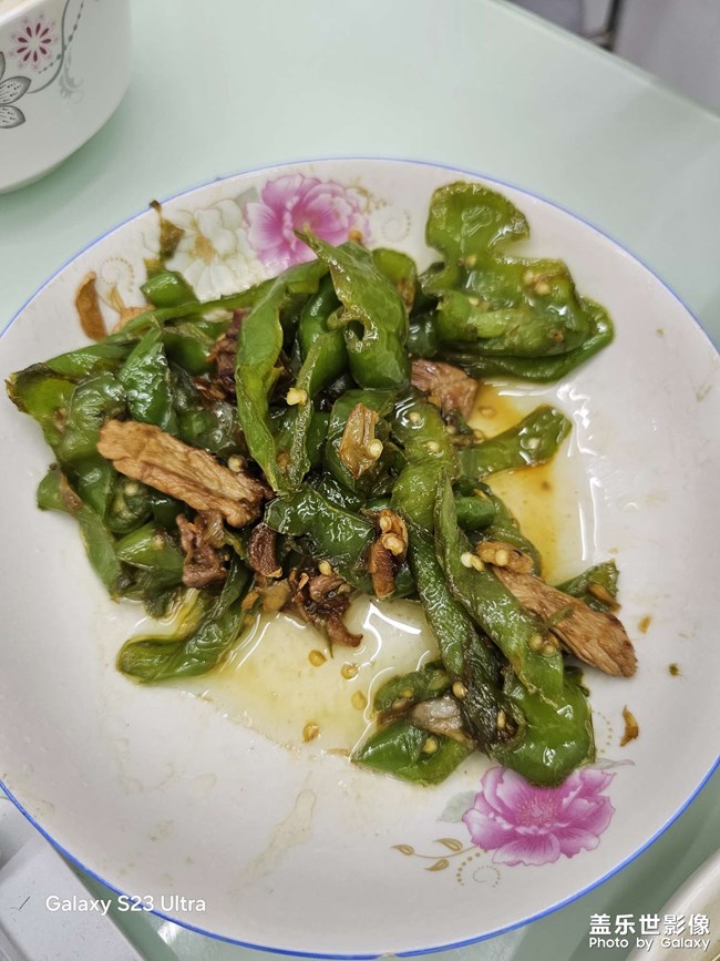中午饭，吃的挺饱的。
