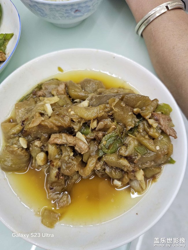 中午饭，吃的挺饱的。