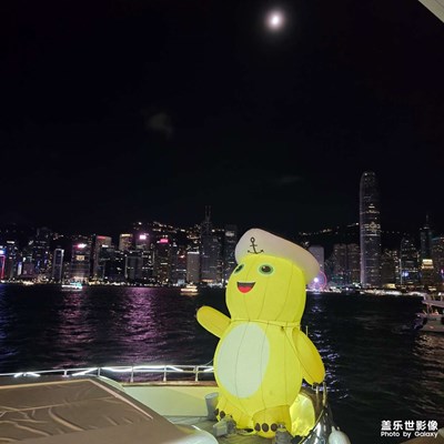 维多利亚港偶遇奶龙