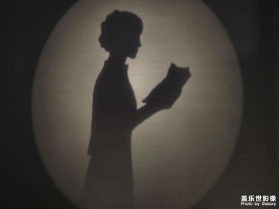 孙文街上春阳暖,骑楼过处岁痕新